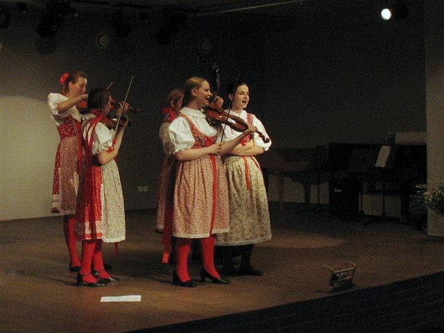Dětská folklorní Zahrada - fotografie 2