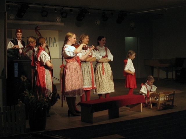 Dětská folklorní Zahrada - fotografie 4