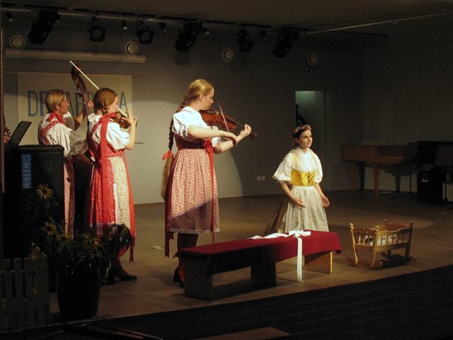 Dětská folklorní Zahrada - fotografie 9