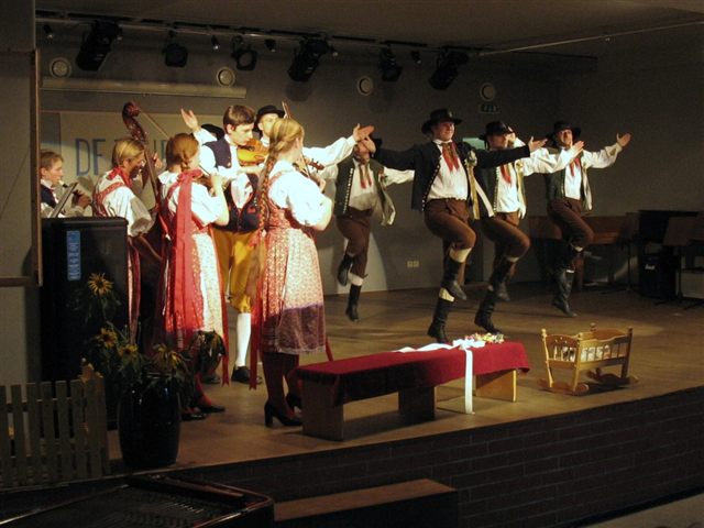 Dětská folklorní Zahrada - fotografie 11