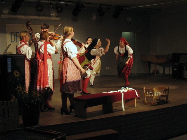 Dětská folklorní Zahrada - fotografie 12