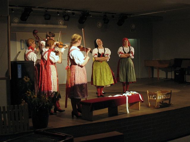 Dětská folklorní Zahrada - fotografie 13