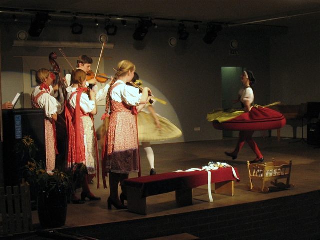Dětská folklorní Zahrada - fotografie 14