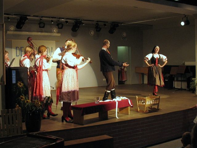 Dětská folklorní Zahrada - fotografie 16