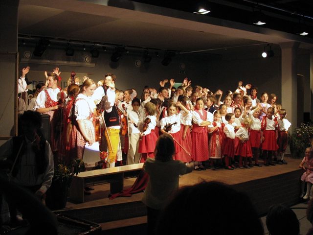 Dětská folklorní Zahrada - fotografie 17