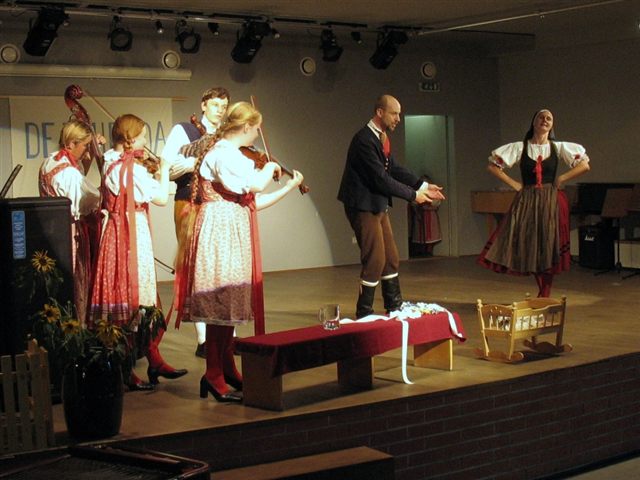 Dětská folklorní Zahrada - fotografie 18