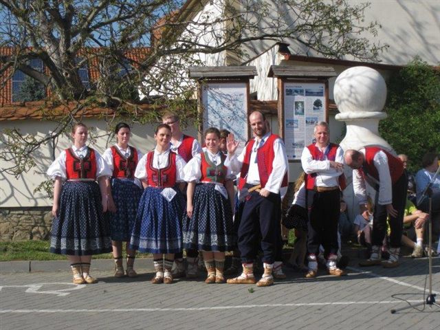 Vystoupení FS Mateník a LM Violka Hlásná Třebáň - fotografie 3