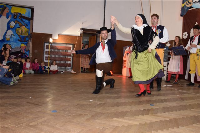 Vánoční vystoupení s muzikou Špalíček - fotografie 2