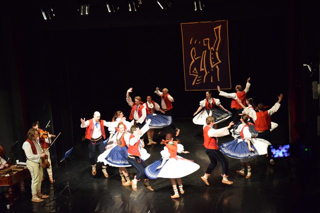 Koncert k výročí 25 let založení Folklórního souboru Mateník - fotografie 8